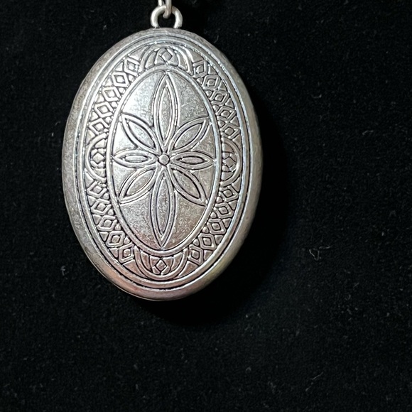 Pewter look with reversible pendant necklace with cut out  sparkles - Picture 2 of 8